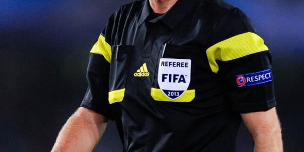 La UEFA termina su contrato actual y abre un concurso de marcas para elaborar la indumentaria de sus &aacute;rbitros