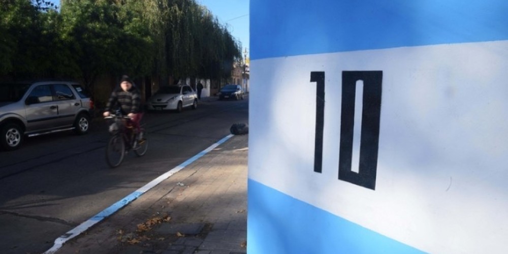 El barrio de la infancia de Messi amaneci&oacute; pintado con insignias argentinas