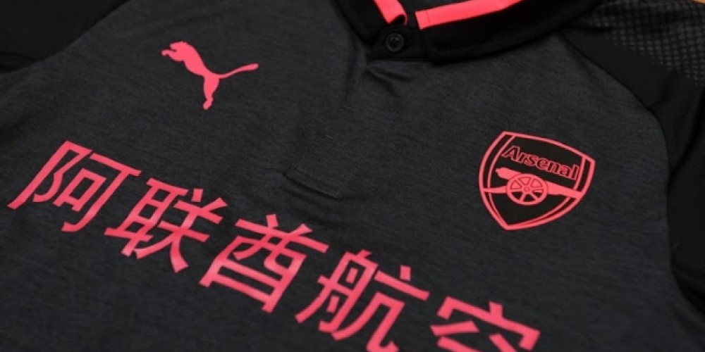  El Arsenal FC tradujo la publicidad de su camiseta al mandar&iacute;n durante su gira amistosa por Asia