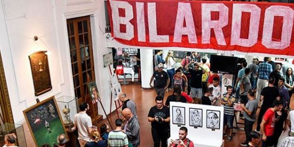 Estudiantes de La Plata realiz&oacute; una muestra de arte para homenajear a Bilardo