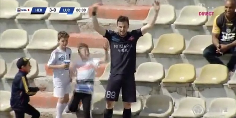 Se subi&oacute; a la tribuna para aplaudir su propio gol: el original festejo de un jugador rumano