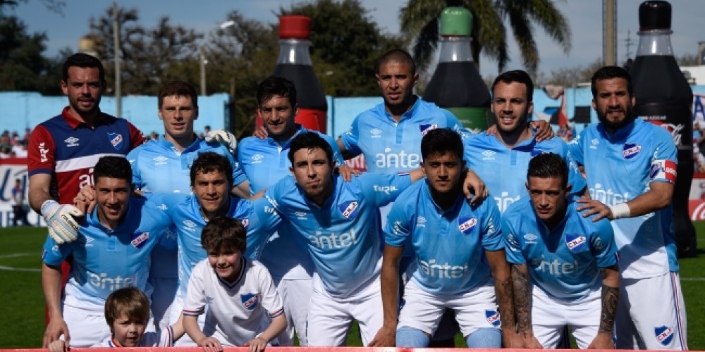 Nacional de Uruguay utiliz&oacute; dos camisetas en el mismo partido
