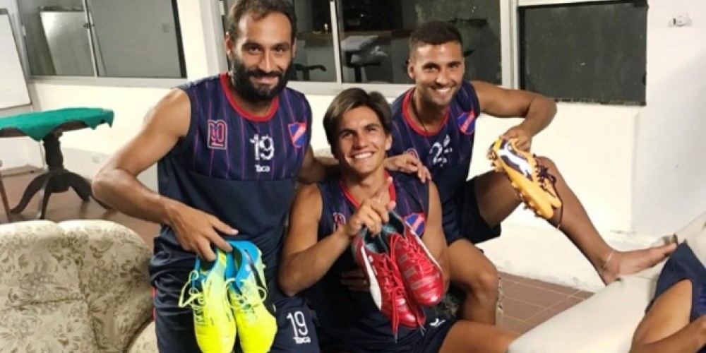 El equipo uruguayo que sorte&oacute; tres pares de botines de Diego God&iacute;n entre sus jugadores