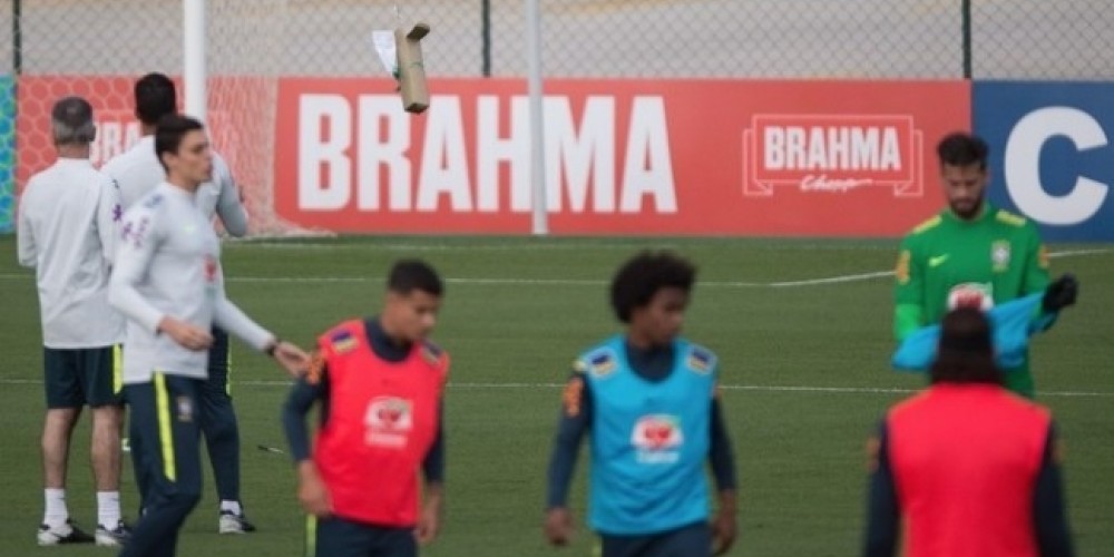 Derrumbaron un dron que le ped&iacute;a un aut&oacute;grafo a Neymar Jr. en el entrenamiento de Brasil