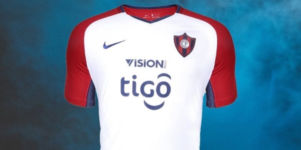 Cerro Porte&ntilde;o present&oacute; un elegante dise&ntilde;o de camiseta blanca