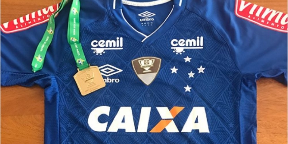 El Cruzeiro sali&oacute; campe&oacute;n y en un gesto inigualable le envi&oacute; su camiseta y una medalla a Wanchope &Aacute;bila