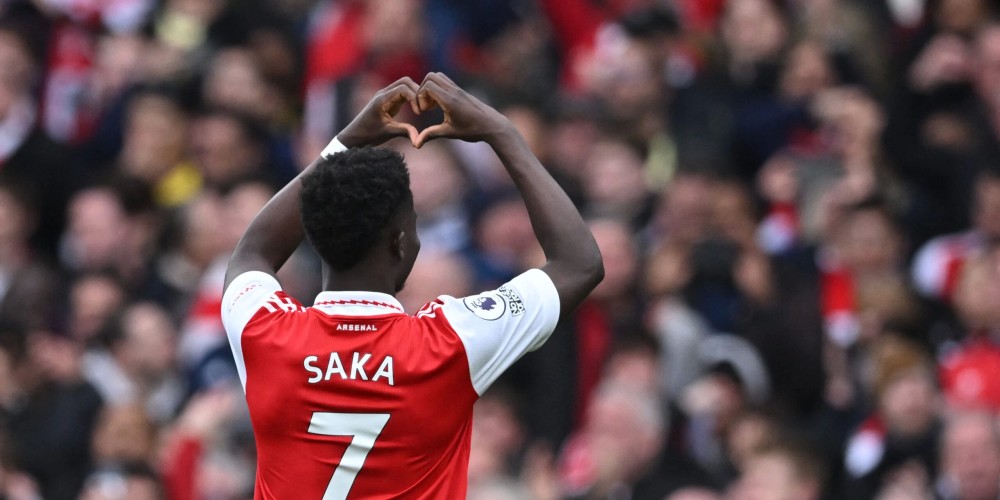La curiosa nueva apuesta de un jugador del Arsenal: Saka cre&oacute; su propia salsa picante