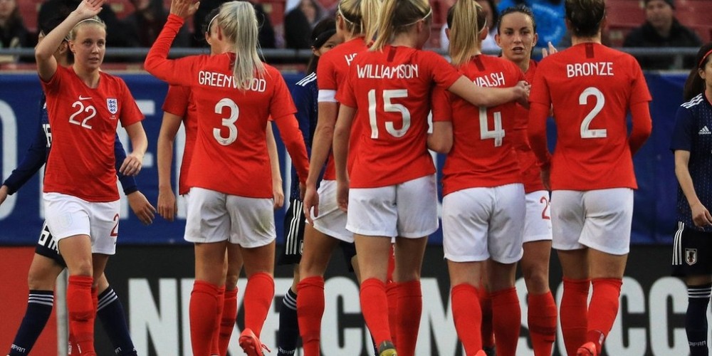 El equipo femenino de Inglaterra establece un modelo y suma un nuevo sponsor de cara al Mundial 