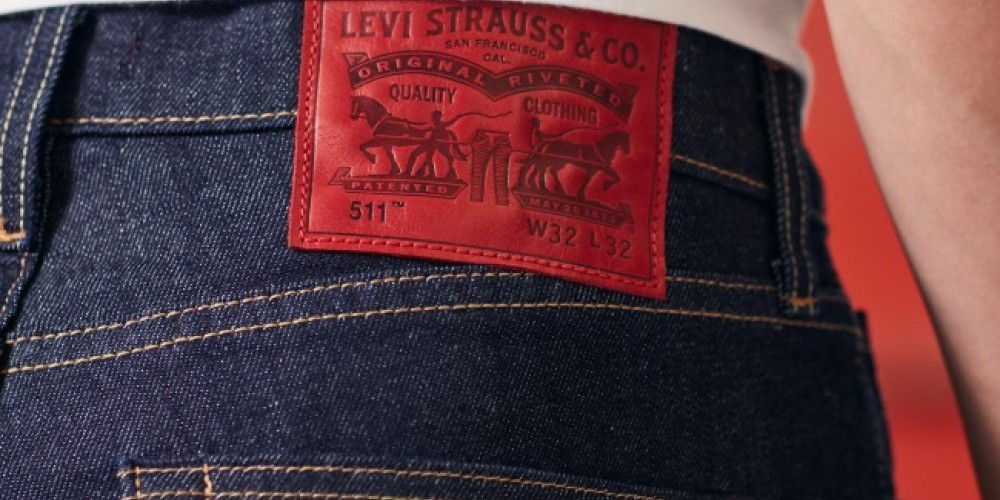 Se present&oacute; la primera l&iacute;nea de jeans del Liverpool FC junto con Levi&rsquo;s como sponsor