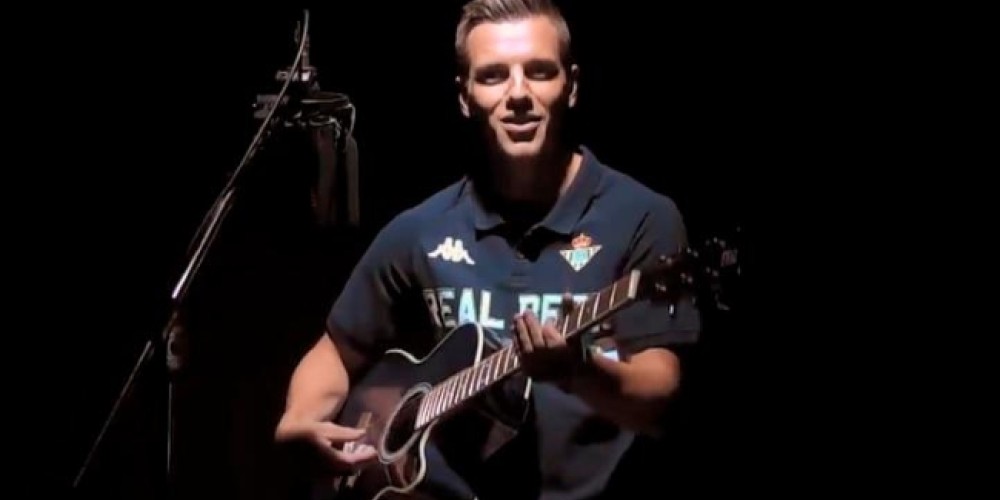El Betis present&oacute; como refuerzo a Lo Celso tocando la guitarra en un video que ya es furor en las redes sociales