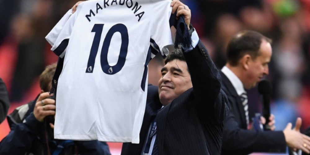 Maradona fue ovacionado en Wembley durante un partido de la Premier League
