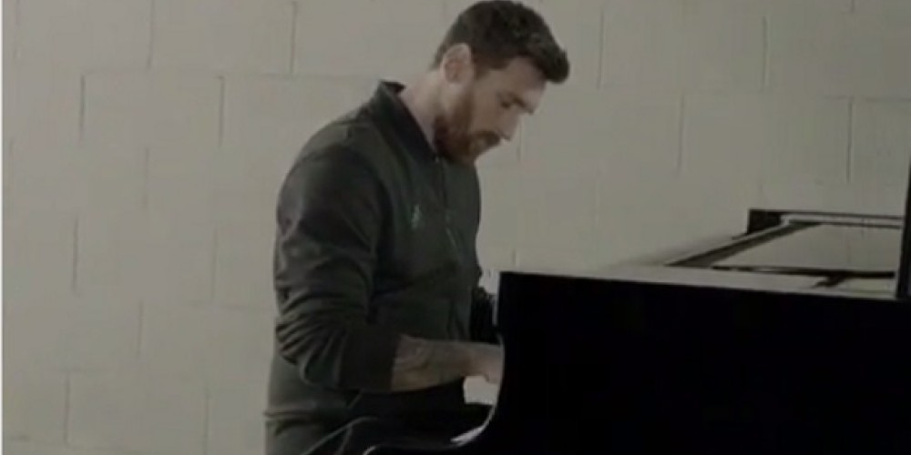 Messi interpret&oacute; su propia versi&oacute;n del himno de la Champions en piano  