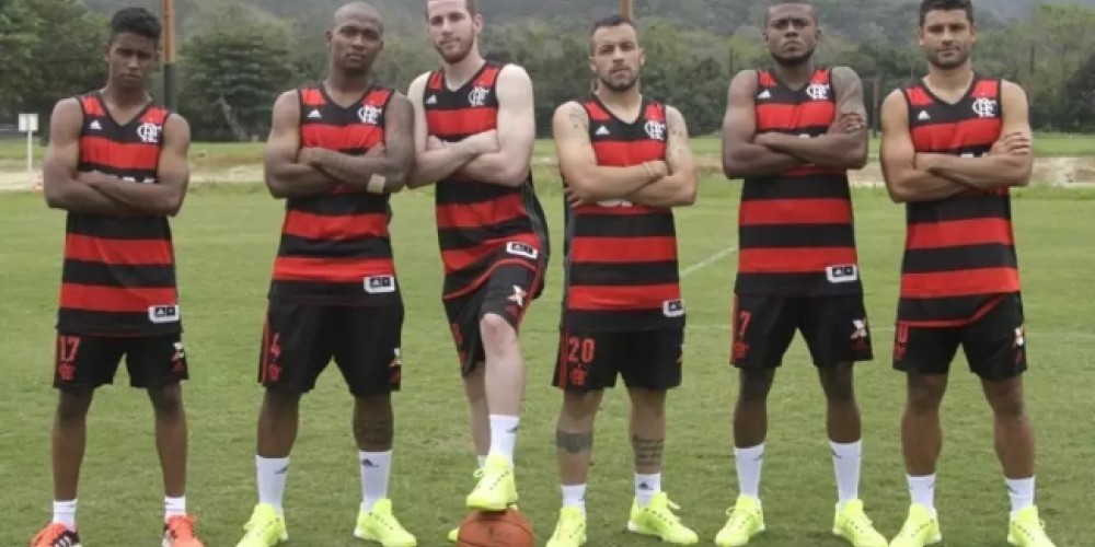 Flamengo Cruz A Sus Jugadores De F Tbol Y B Squet En Una Divertida Acci N