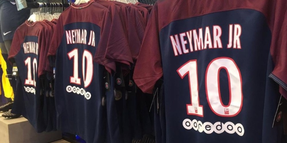 Neymar rompe un nuevo r&eacute;cord y vende m&aacute;s de 8 mil camisetas en tres horas