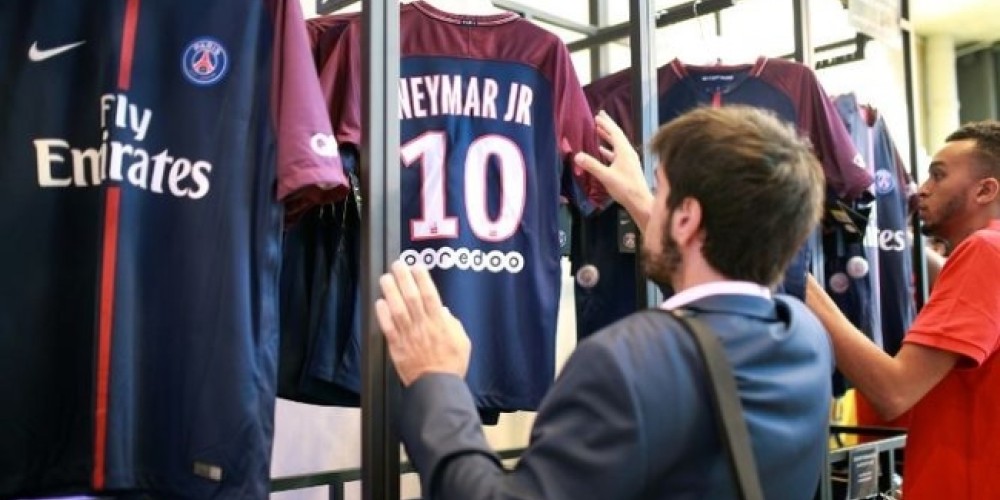 El PSG lanza una nueva l&iacute;nea de productos con Neymar Jr. como imagen