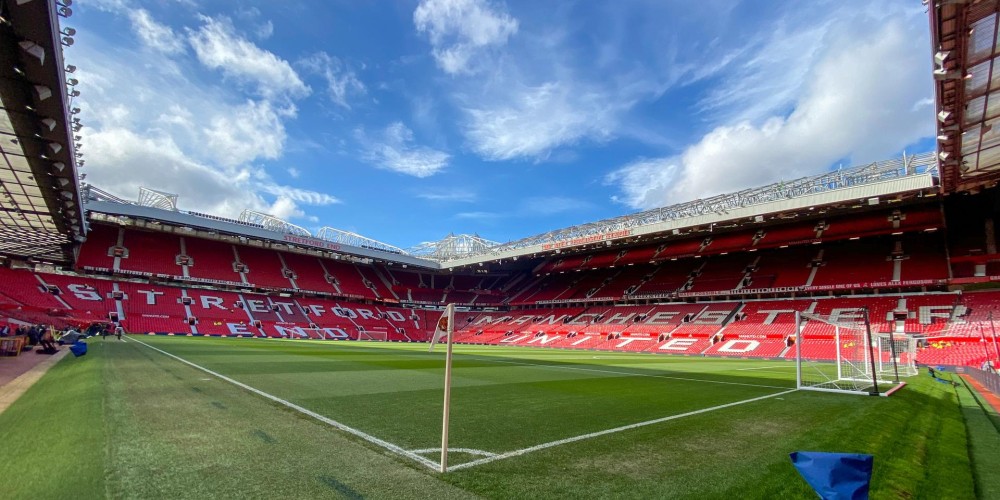 Manchester United eval&uacute;a propuestas para mejorar la experiencia en su estadio