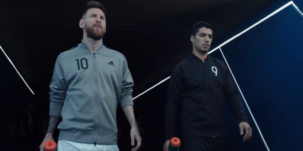 El ingenioso comercial que simula una pelea entre Messi y Su&aacute;rez