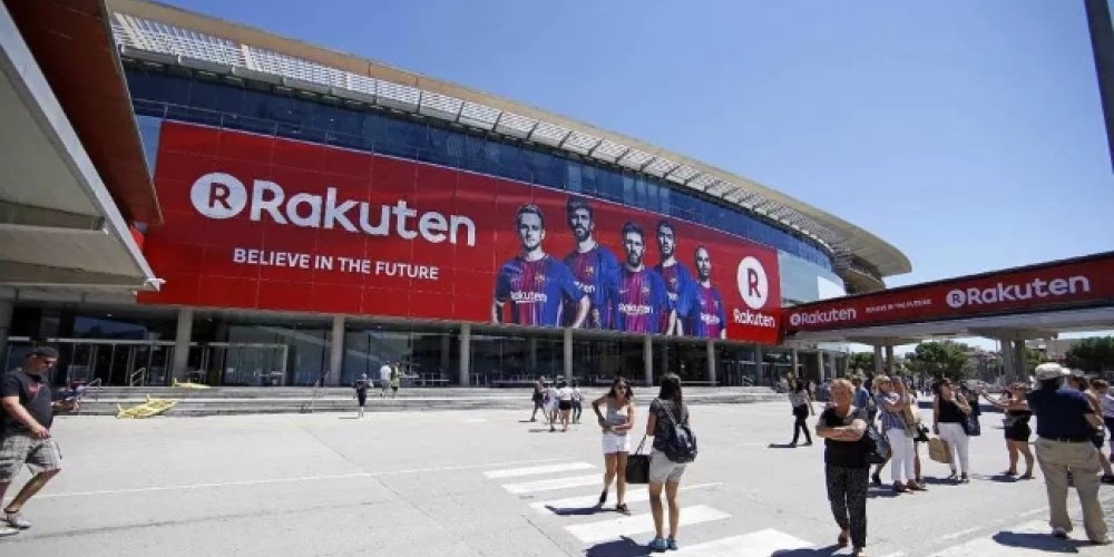 El FC Barcelona present&oacute; una remodelada fachada del Camp Nou sin Neymar Jr.
