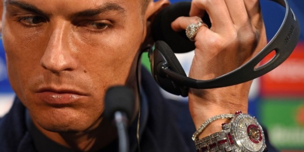 Cristiano Ronaldo sorprendi&oacute; con un reloj de dos millones de euros