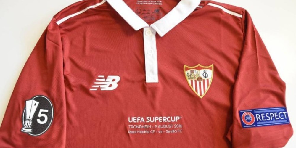 Sevilla revel&oacute; su camiseta para la Supercopa de Europa, con el logo de pentacampe&oacute;n