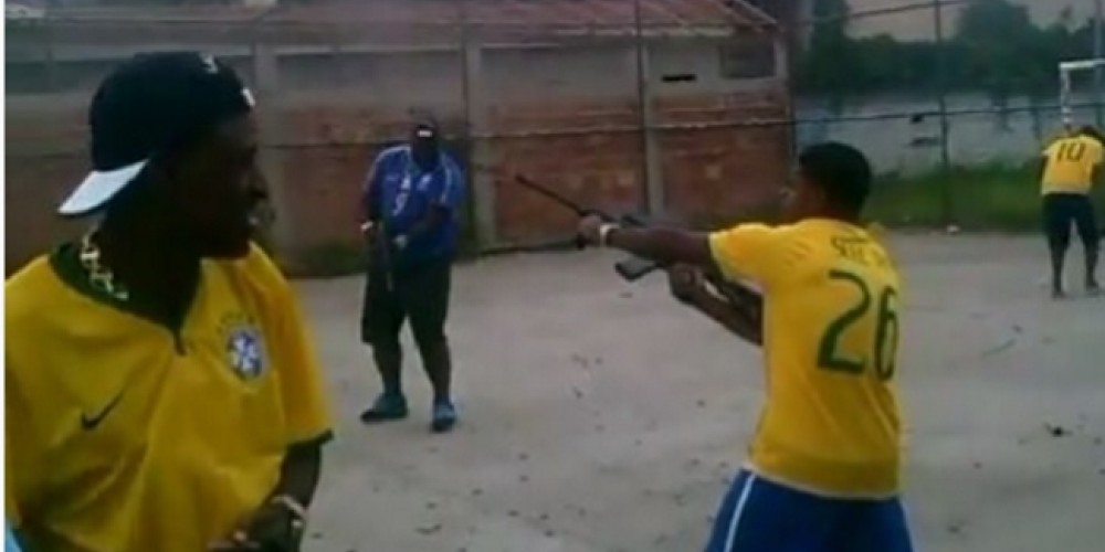 El ins&oacute;lito festejo a los tiros de los hinchas de un equipo de Brasil