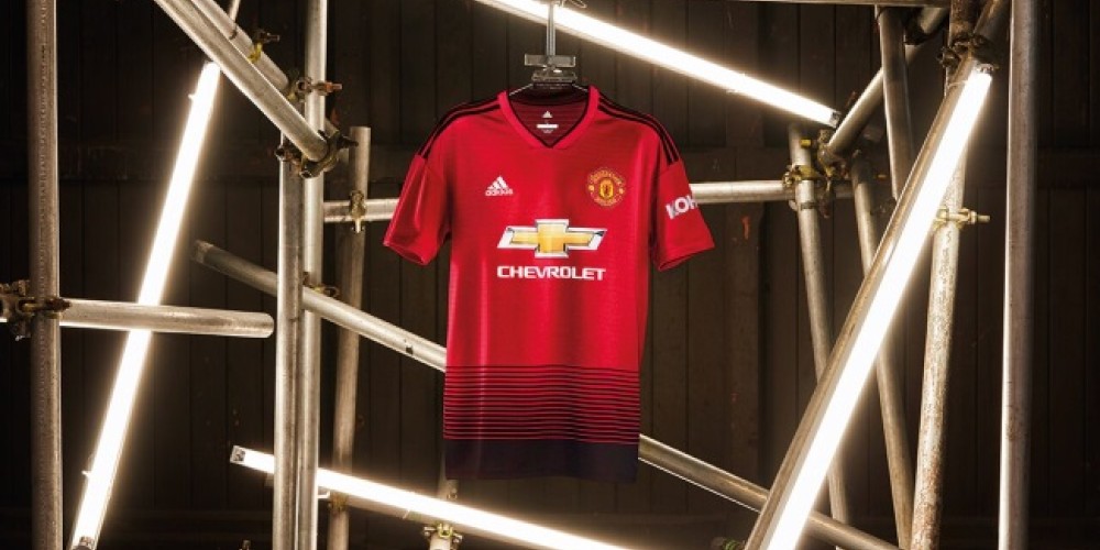Manchester United present&oacute; de la mano de adidas su nueva camiseta para la temporada 18/19