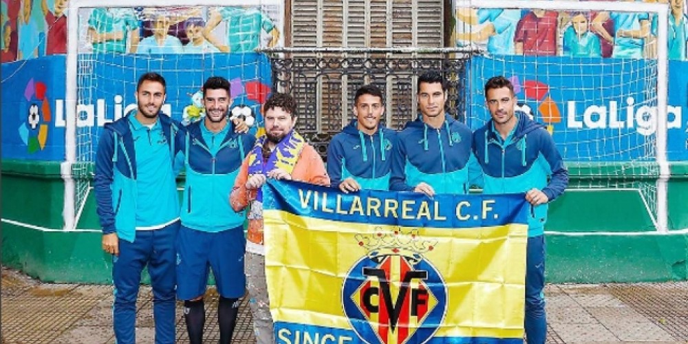 El Villarreal present&oacute; un mural urbano finalizado por sus jugadores en Buenos Aires