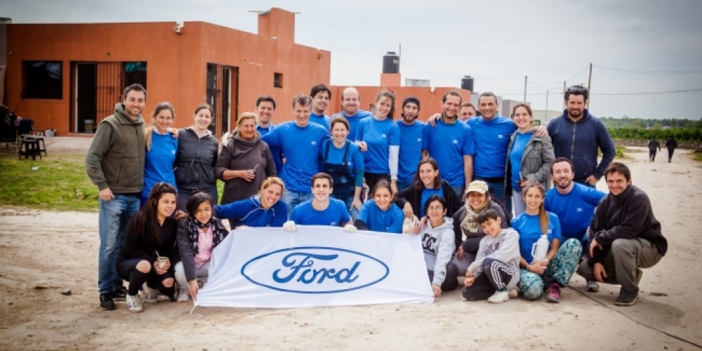Ford colabora con la organizaci&oacute;n Vivienda Digna
