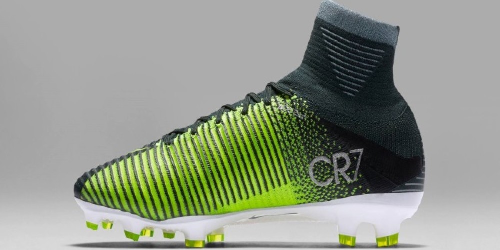 Los nuevos botines de CR7 que conmemoran el d&iacute;a de su debut