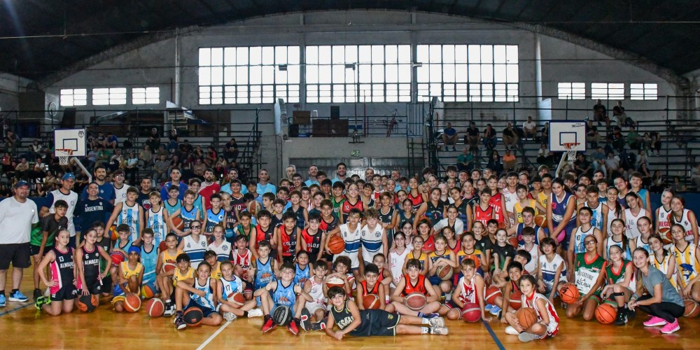 Más de 200 niños y niñas pasaron por el PDF del Minibásquet en Santa Fe