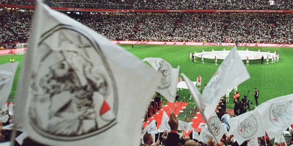 El Ajax anunci&oacute; que volver&aacute; a usar su antiguo escudo para conmemorar el aniversario 125