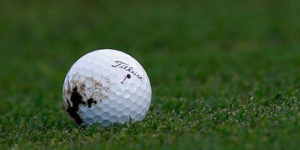 Un golfista gan&oacute; en el Tour con una pelota casi rota