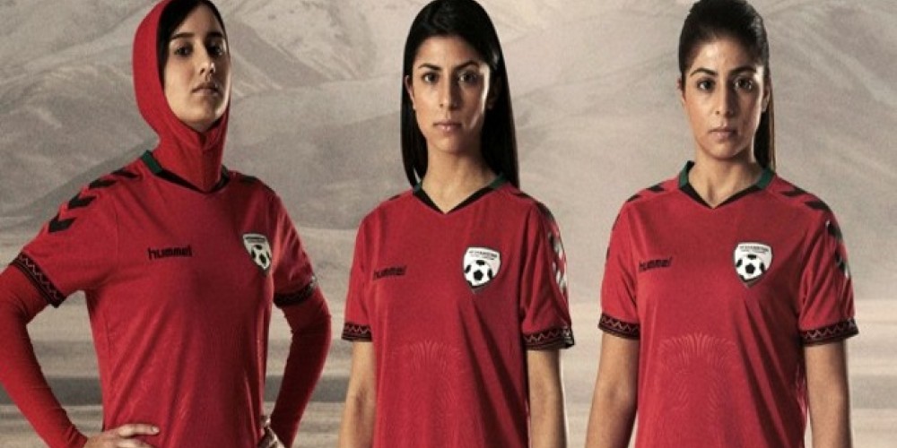 Hummel lanz&oacute; la camiseta de Afganist&aacute;n con Hijab para las mujeres