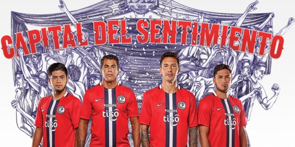 La nueva camiseta de Cerro Porte&ntilde;o gener&oacute; pol&eacute;mica entre sus hinchas