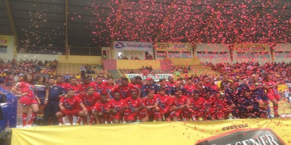 El Nacional de Quito difundi&oacute; su camiseta Lotto