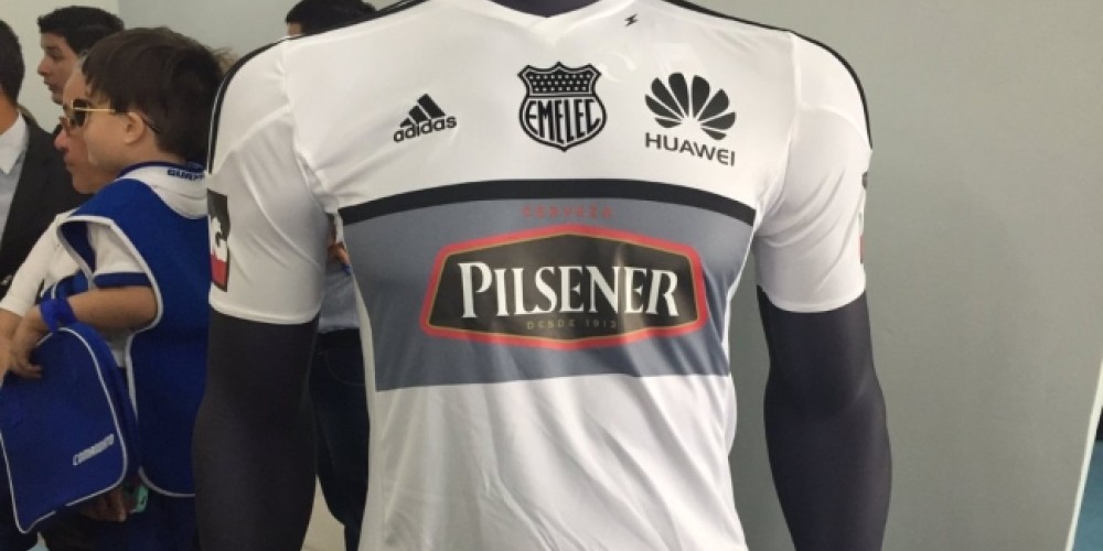 Emelec lanz&oacute; una camiseta conmemorativa de su fundador