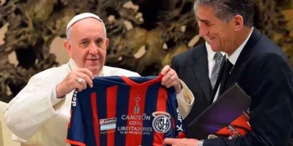 La coincidencia entre la hora del fallecimiento del Papa y su número de socio en San Lorenzo
