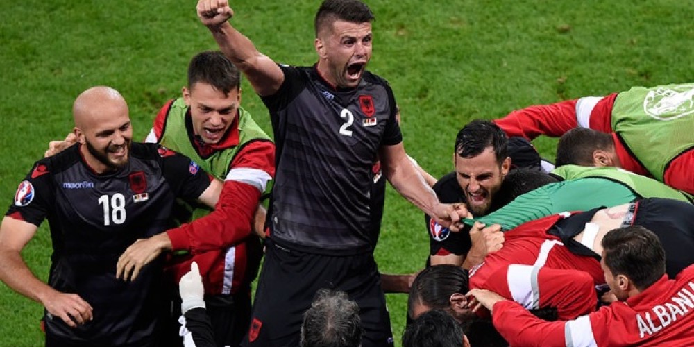 El DT de Albania arm&oacute; su Selecci&oacute;n para la EURO con ayuda de Google