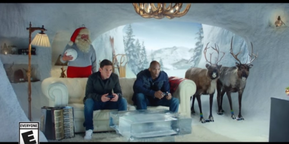 Messi y Kobe Bryant juegan al FIFA16 en un comercial navide&ntilde;o