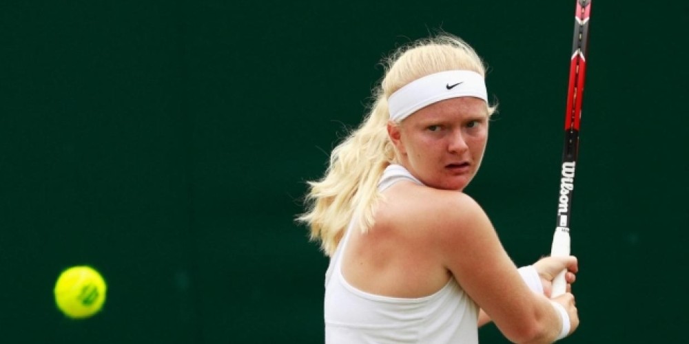 La historia de Francesca Jones, la joven tenista de Wimbledon con ocho dedos en las manos y siete en los pies
