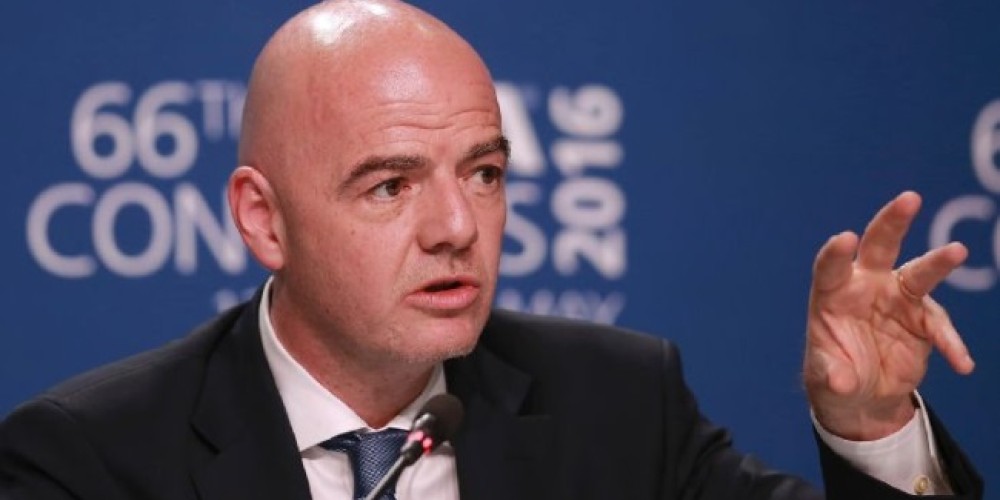 Con solo tres meses en el cargo, podr&iacute;an suspender a Infantino de FIFA