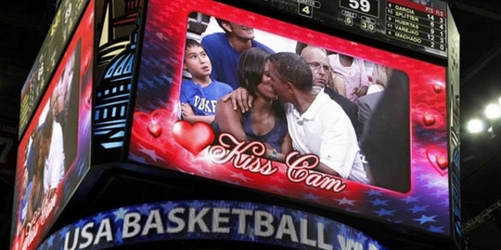 La &ldquo;Kiss Cam&rdquo; llega al Derbi de Madrid