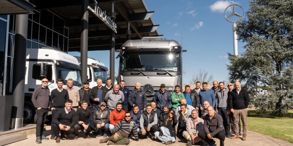 Mercedes-Benz fortalece a clientes de camiones en seguridad y eficiencia en Rosario y Tucum&aacute;n