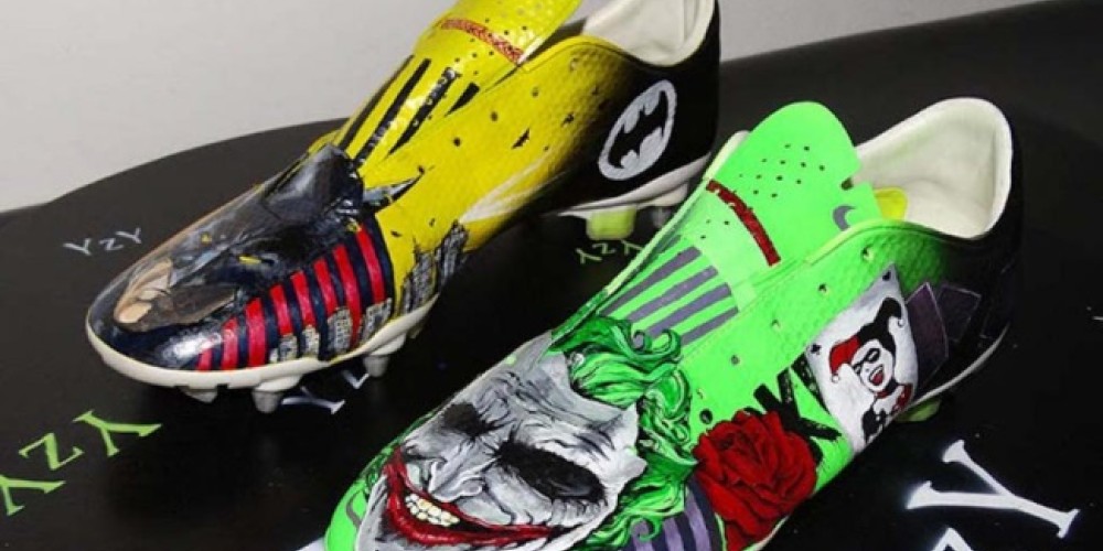 Un futbolista personaliz&oacute; sus botines con im&aacute;genes de Batman y el Guas&oacute;n