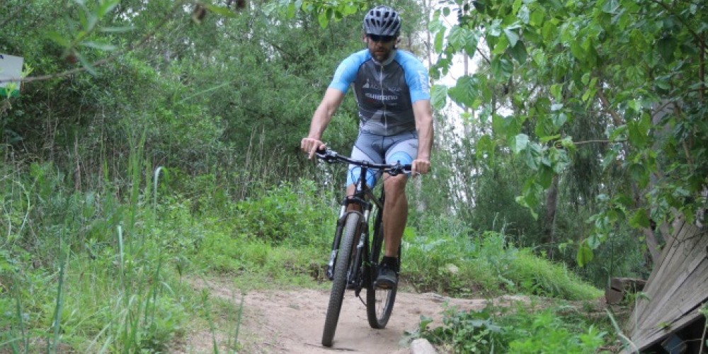 Fabricio Oberto se entrena en bici para subir al Aconcagua