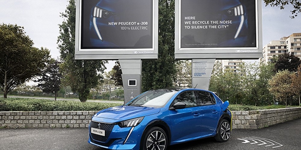 Peugeot rompe el molde y crea vallas publicitarias que transforman el ruido en energ&iacute;a para sus autos el&eacute;ctricos