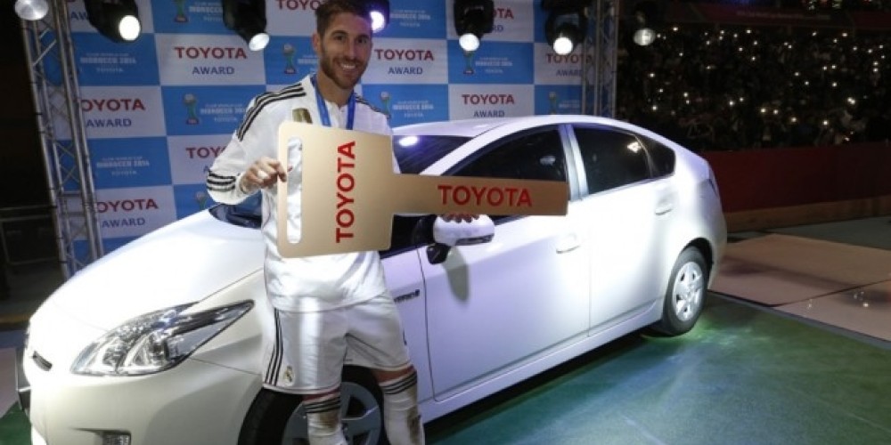 Toyota premió a Sergio Ramos con un auto por ser el mejor jugador del