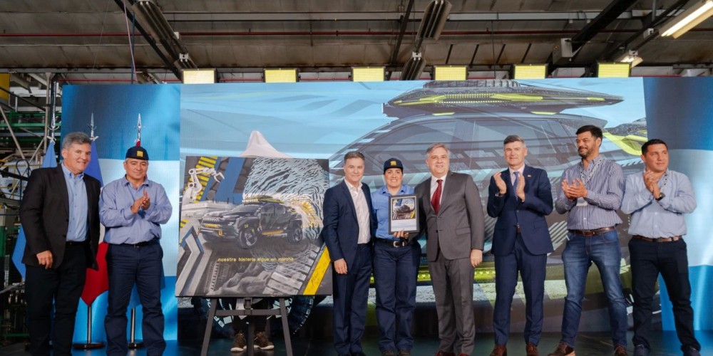 Renault celebr&oacute; en F&aacute;brica Santa Isabel su proyecto para producir una pick up de media tonelada