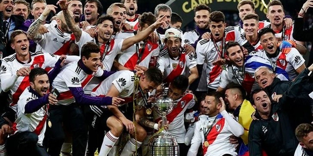 Los jugadores de River que compraron r&eacute;plicas de la Copa Libertadores