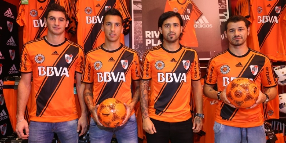 adidas present&oacute; la camiseta naranja de River a 30 a&ntilde;os del campeonato del 86